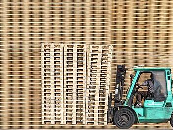 Führende Wirtschaftsforschungsinstitute rechnen mit einem längeren Aufholprozess der deutschen Wirtschaft. Foto: Jens Büttner, dpa