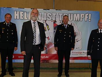 Geehrte aus der Stadt Bad Kissingen: (von links) Kreisbrandrat Benno Metz, Ex-Oberbürgermeister Kay Blankenburg, KBI Harald Albert und Rainer Schmitt. Foto: Daniel Wiener