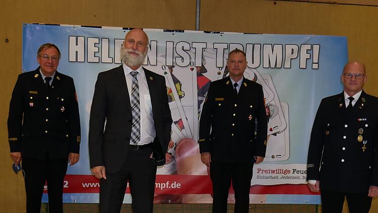 Geehrte aus der Stadt Bad Kissingen: (von links) Kreisbrandrat Benno Metz, Ex-Oberbürgermeister Kay Blankenburg, KBI Harald Albert und Rainer Schmitt. Foto: Daniel Wiener