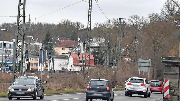 Nach der Frankenbr&uuml;cke wird die B4 wieder zweispurig. Den vierstreifigen Ausbau hat der Stadtrat abgelehnt.