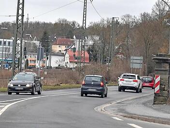 Nach der Frankenbrücke wird die B4 wieder zweispurig. Den vierstreifigen Ausbau hat der Stadtrat abgelehnt.