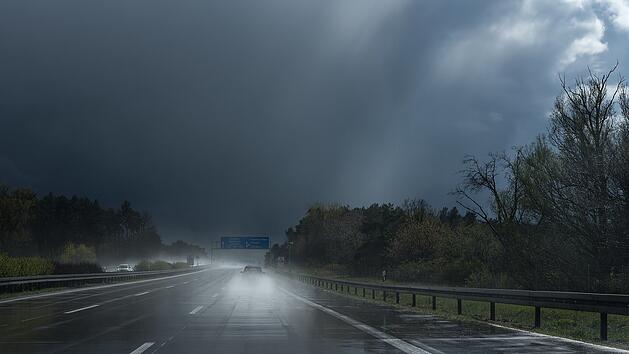 Symbolbild: Regen, Aquaplaning