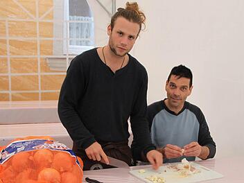 Es ist also vollbracht: Frankens erste vergane Kerwa - ganz ohne Fleisch oder andere tierische Produkte - läuft seit Freitagabend im beschaulichen Erlabronn (Landkreis Neustadt/Aisch) auf vollen Touren. Foto: Peter Großcurth