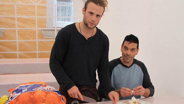 Es ist also vollbracht: Frankens erste vergane Kerwa - ganz ohne Fleisch oder andere tierische Produkte - läuft seit Freitagabend im beschaulichen Erlabronn (Landkreis Neustadt/Aisch) auf vollen Touren. Foto: Peter Großcurth