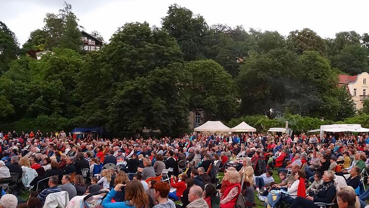 Impressionen vom Open-Air-Konzert im Coburger RosengartenFoto: Jochen Berger