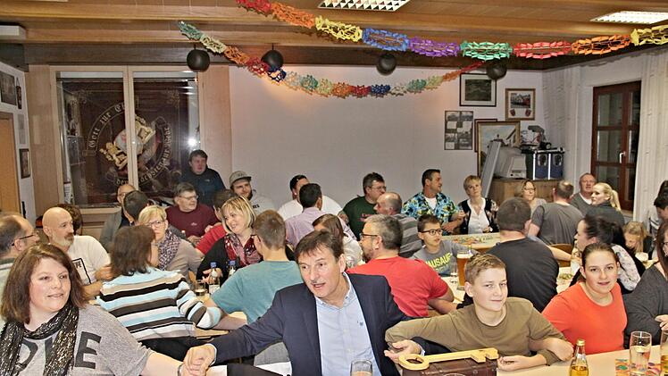 Gute Stimmung beim Faschingsauftakt am Freitag in Rentweinsdorfer Rathaus. Foto: Helmut Will