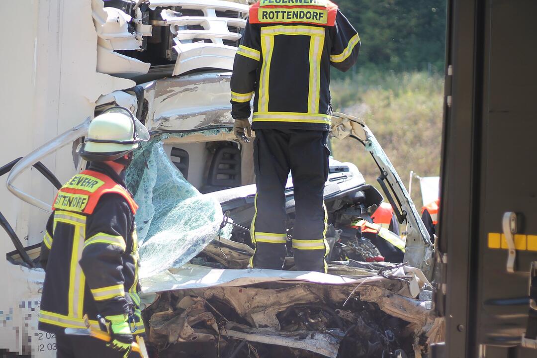 Lkw-Fahrer überlebt Unfall nicht