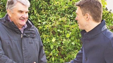 Karl Herzog (links) wurde von MdB Stefan Müller für seine langjährige Mitgliedschaft in der CSU ausgezeichnet. Foto: privat
