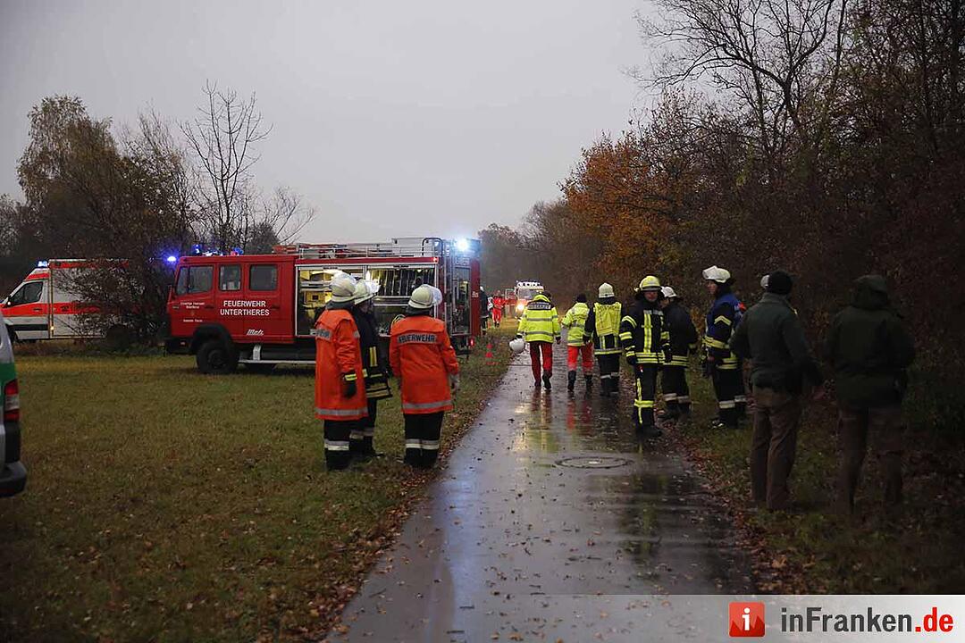 Pkw rollt bei Theres in Main: 23-Jährige stirbt