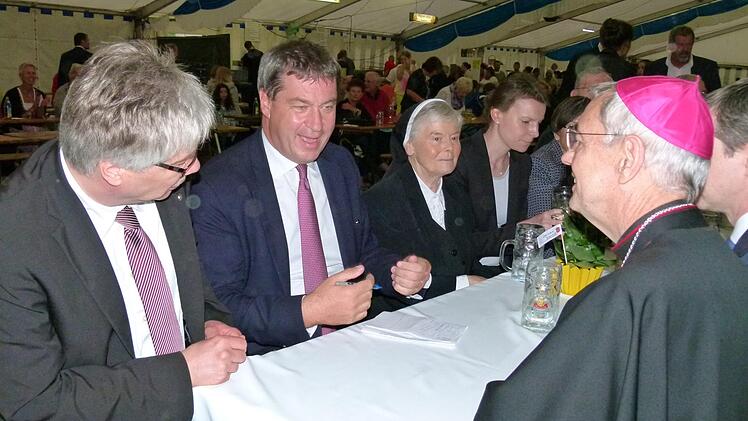 Markus Söder im Gespräch mit Bürgermeister Rüdiger Gerst und Erzbischof Ludwig Schick. Foto: Marion Krüger-Hundrup