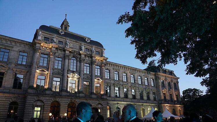 Am Kollegienhaus  Foto: Frank Türpitz
