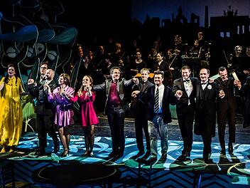 Reichlich Applaus gab es für die Premiere von Eduard Künnekes "Der Vetter aus Dingsda" im Landestheater Coburg.Foto: Jochen Berger