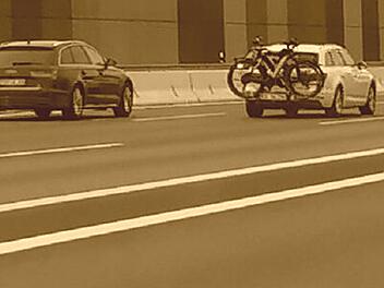 Unfall auf A3 bei Erlangen: Mann überholt, ohne zu blinken Unfall auf A3 bei Erlangen: Mann überholt, ohne zu blinken