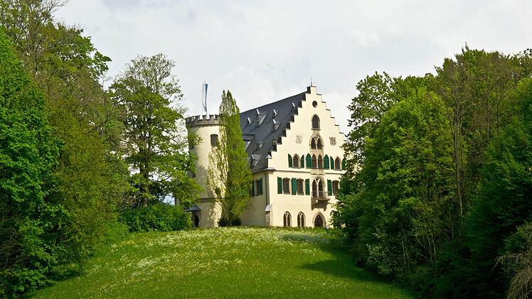 Schloss Rosenau im Frühling Foto: Jochen Berger