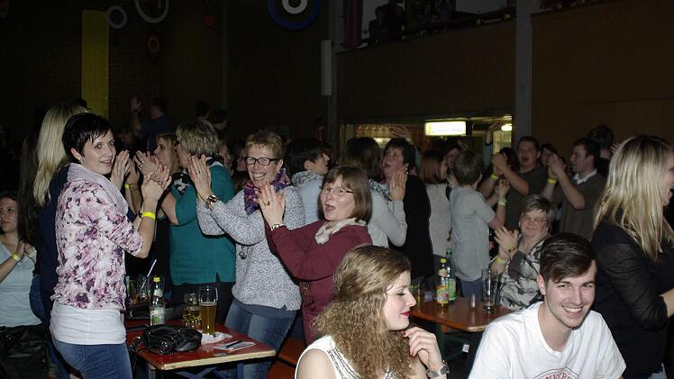 Das Publikum war bester Laune beim Männerballett-Turnier in Untererthal. Foto: Winfried Ehling