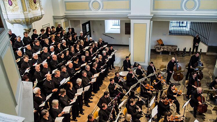 Großen Eindruck bei den zahlreichen Zuhörern in der Morizkirche hinterließ die Aufführung von Antonin Dvoráks "Stabat Mater" durch den Coburger Bachchor.Foto: Jochen Berger