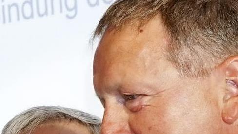 Wolfgang Gremmelmaier (rechts), der neuer Gesch&auml;ftsf&uuml;hrer des BBC Coburg, hat gut lachen: Seinen neuen Trainer Ulf Schabacker (rechts) bezeichnet er als "K&ouml;nigstransfer". Foto: Hagen Lehmann