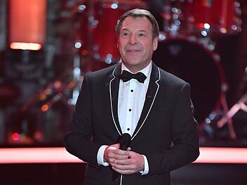 Im April 1999 wurde Schlagers&auml;nger Patrick Lindner gegen seinen Willen &ouml;ffentlich als schwul geoutet.