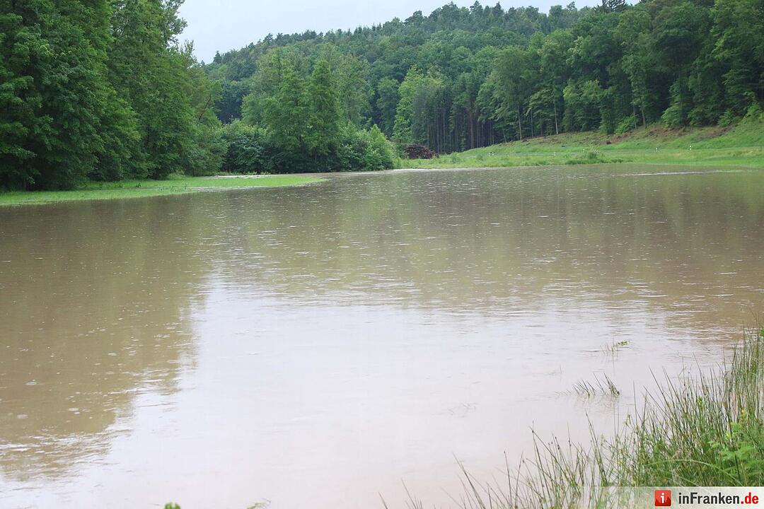 Neben dem Ebelsbach bildeten sich aufgrund der Wassermassen kleine Seenlandschaften.