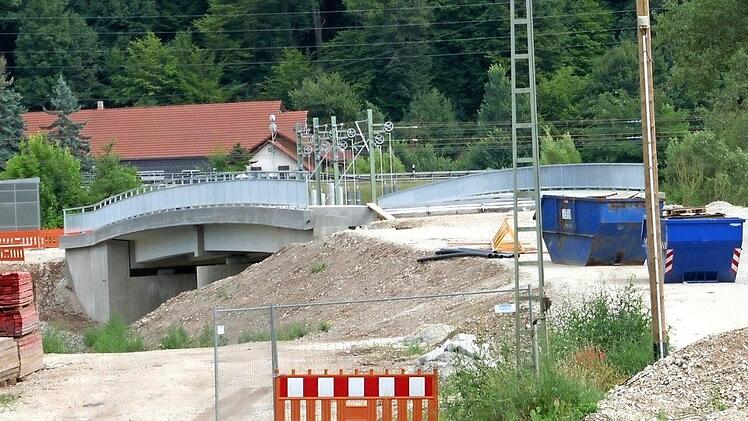 Die neue Mainbrücke bei Ebing soll bis Ende August fertig werden.Fotows: Hans Kurz