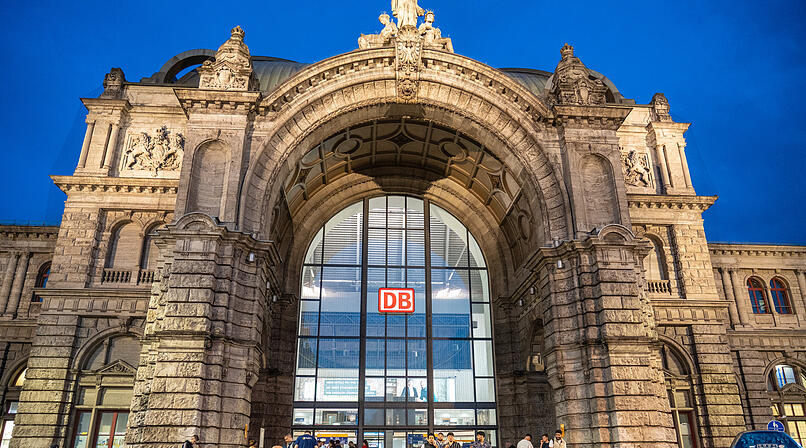 N&uuml;rnberger Hauptbahnhof gar nicht gesperrt? Bahn sorgt f&uuml;r Riesen-Verwirrung