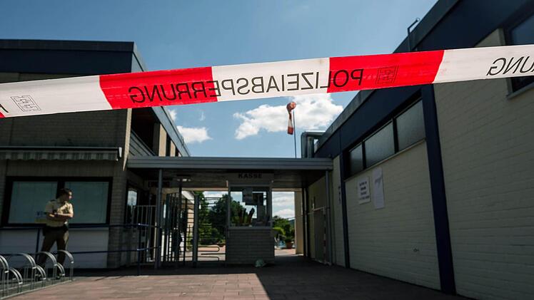 Das Freibad ist nach dem Tod der beiden Männer gesperrt. Foto: Nicolas Armer/dpa