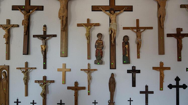 Jeder kann mehr als nur ein Kreuz haben. Es sind genügend da. Foto: Arkadius Guzy