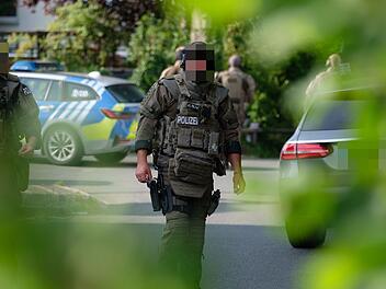 SEK-Einsatz in Erlangen: Mann schießt auf jungen Vater - politisches Motiv?