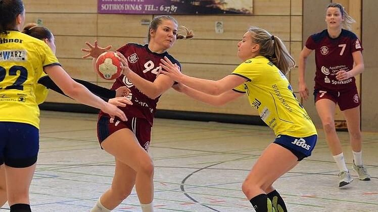 Die TSH-Damen mit Lisa Neumann (Mitte) und Laura Wedrich kämpften sich nach einem Fehlstart bravouröse zurück und hatten den Sieg schon vor Augen. Dann jedoch spielten die Nerven nicht mit. Foto: Picturedreams