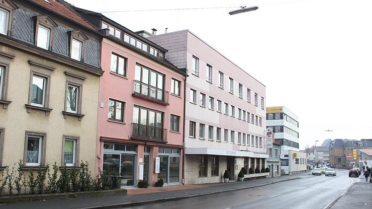 Das Hotel "Preußischer Hof" wird saniert - ebenso die Ladenflächen im Haus nebenan.