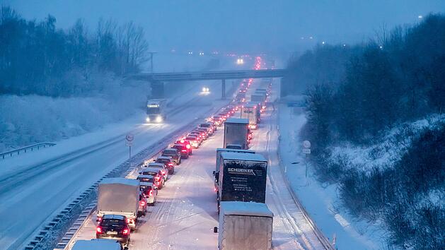 Unfall auf A70 bei Oberhaid: Lkw blockiert Fahrbahn