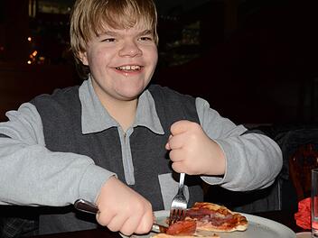 André strahlt: Pizza ist sein Lieblingsessen. Foto: Dagmar Besand