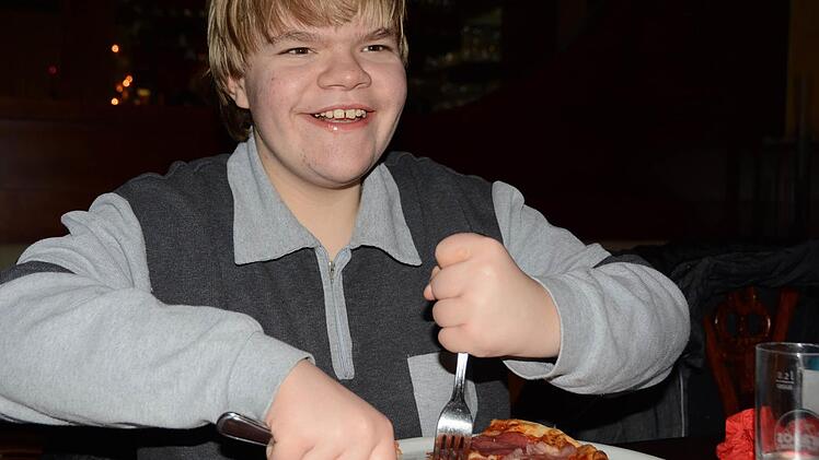André strahlt: Pizza ist sein Lieblingsessen. Foto: Dagmar Besand