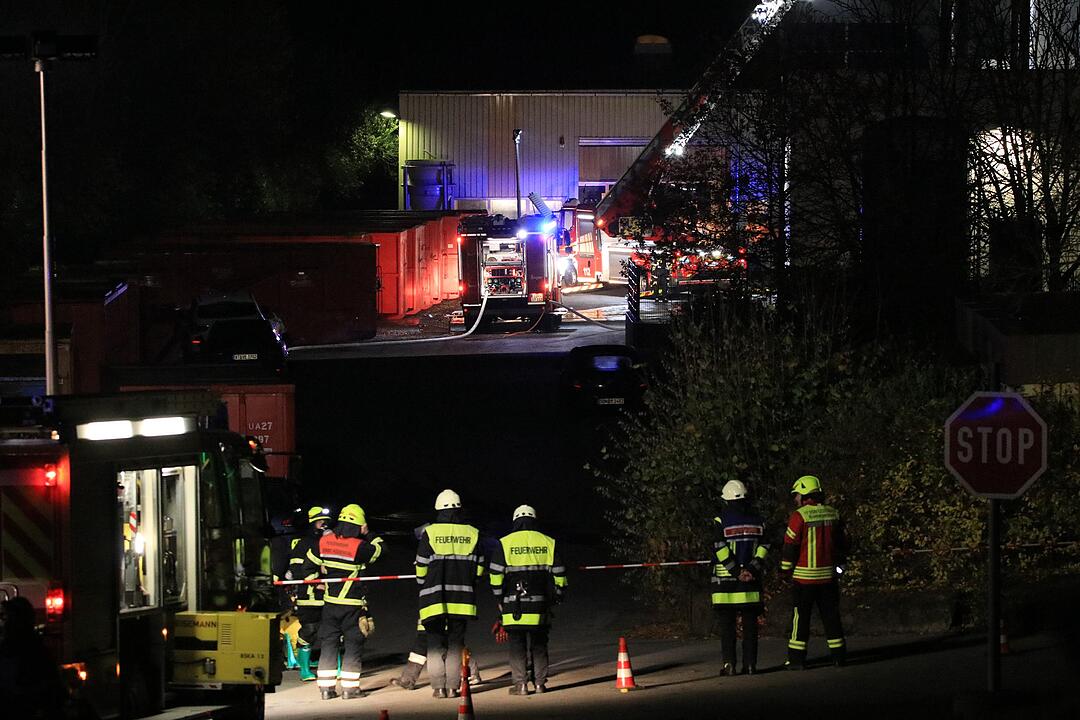 Rödental: Großbrand in Recycling-Betrieb