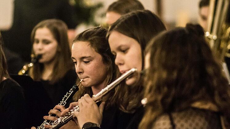 Großen Zuspruch fand das Adventskonzert des Gymnasiums Albertinum in der Coburger Morizkirche. Gestaltet wurde es von zahlreichen Solisten und Ensembles sowie dem Oberstufen- und Mädchenchor.Foto: Jochen Berger