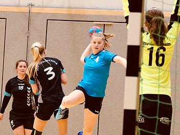 Fokussiert: Laura Finke vom TV/DJK Hammelburg (am Ball).Sebastian Schmitt