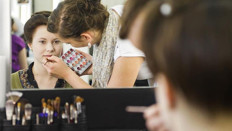 Viele Verkäuferinnen in Kulmbach konnten sich den Muttertag heuer abschminken. Die Stadt hatte den 8. Mai zum verkaufsoffenen Sonntag ausgerufen. Foto: Smbolbild Franziska Gabbert/dpa