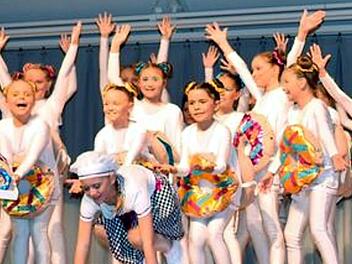 Viel Beifall gabs zum Faschingsauftakt für die Garden der Weisendorfer "Blummazupfer"Richard Sänger