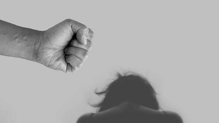 Heftige Kritik an Umfrage: Jeder dritte Mann befürwortet angeblich Gewalt gegen Frauen