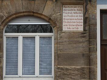 Eine Tafel erinnert an die Übernachtung Friedrichs des Großen Foto: Barbara Herbst