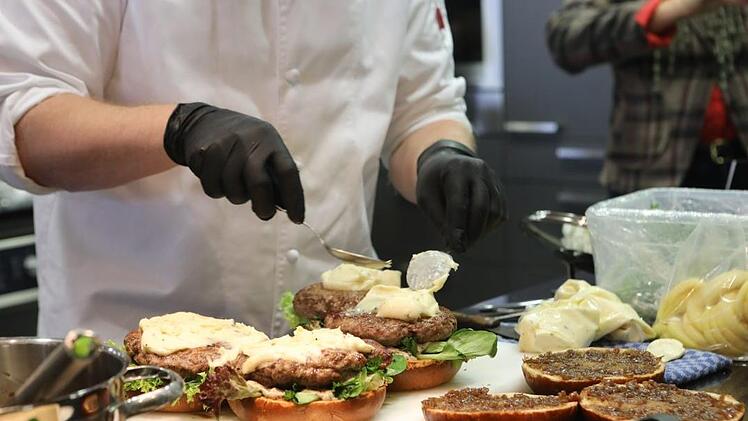 Impressionen vom Oberfranken-Burger-Wettbewerb im Kulmbacher Mupäz Foto: Barbara Herbst