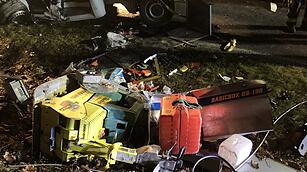 B26 bei Stockstadt: Kleintransporter kollidiert mit Reisebus &ndash;  mehrere Verletzte