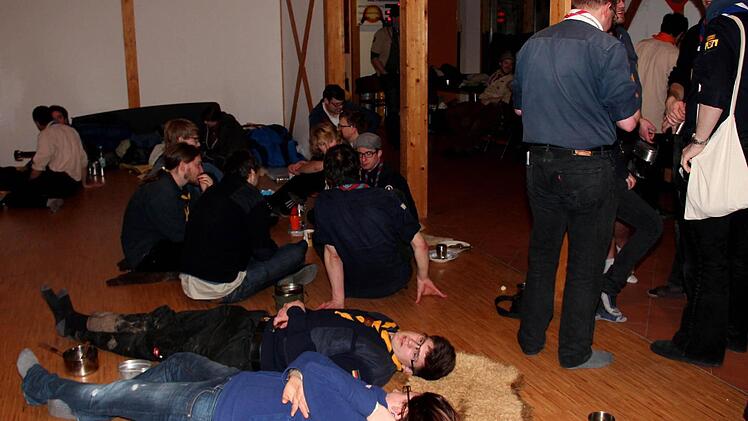 Nach getaner Arbeit und leckerem Essen wird nur noch ausgeruht. Foto: Johanna Blum