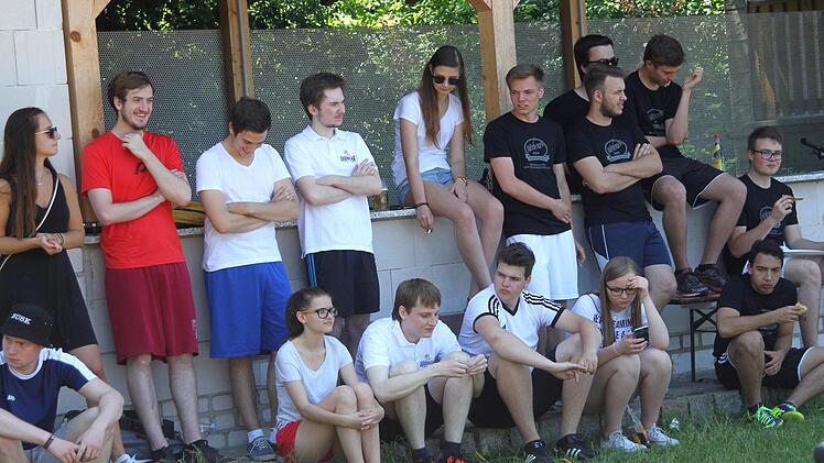 Zwischen den Spielen suchte man gerne den Schatten auf, um wieder Kräfte zu sammeln.