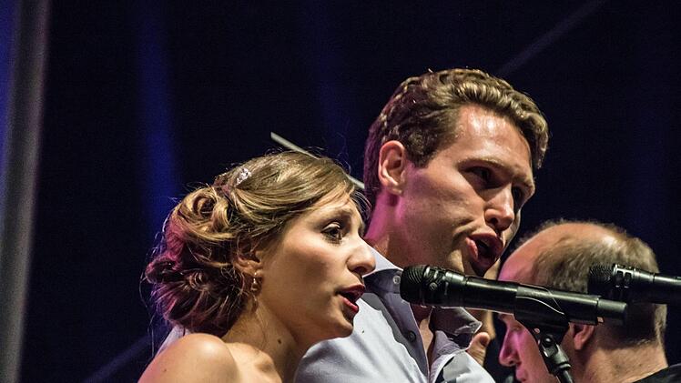 Tausende von Zuhörern bejubelten das Philharmonische Orchester des Landestheaters Coburg unter Leitung von Roland Kluttig  beim Klassik-Open-Air im Rosengarten.Foto: Jochen Berger