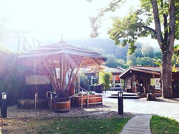 Sogar ein Garten gehört zum Saunabereich der Sinnflut-Therme in Bad Brückenau. Foto: Sinnflut-Therme