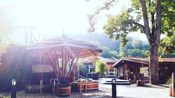 Sogar ein Garten gehört zum Saunabereich der Sinnflut-Therme in Bad Brückenau. Foto: Sinnflut-Therme