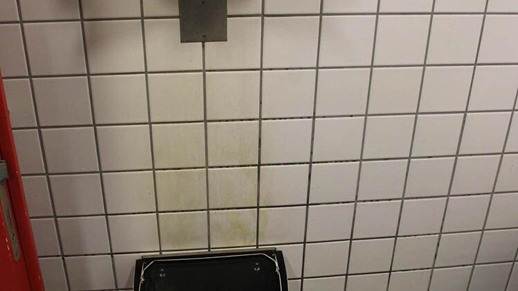 In diesem Mülleimer brannte Klopapier.