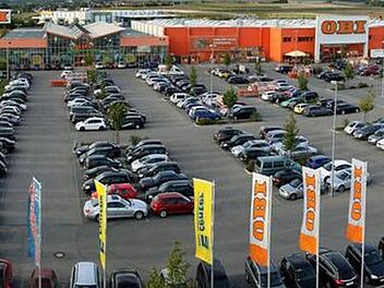 Spätestens am Samstagabend könnte es auf der Lauterer Höhe zu extremen Problemen bei der Parkplatzsuche kommen. Grund: Der Großparkplatz wird gesperrt. Foto: Volkmar Frankewww.hochbild-disgn.de