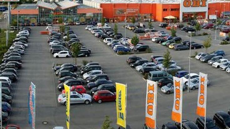 Spätestens am Samstagabend könnte es auf der Lauterer Höhe zu extremen Problemen bei der Parkplatzsuche kommen. Grund: Der Großparkplatz wird gesperrt. Foto: Volkmar Frankewww.hochbild-disgn.de